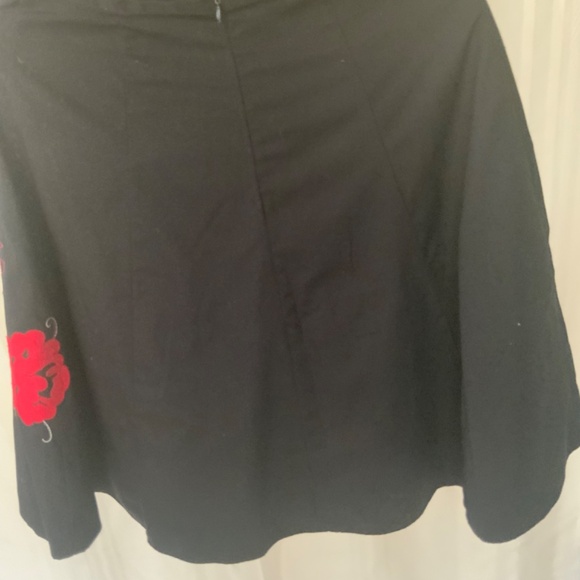 Retro Fully Lined Skirt With Beautiful Flower Embroidery - Picture 8 of 11